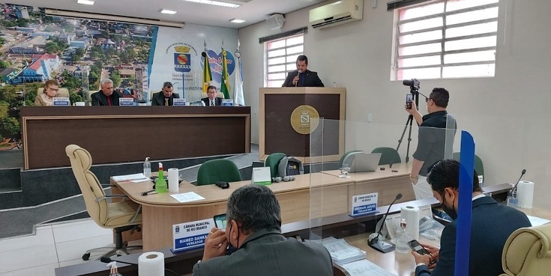 Presidente da Câmara de Vereadores de Rio Branco corta ponto de parlamentares faltosos