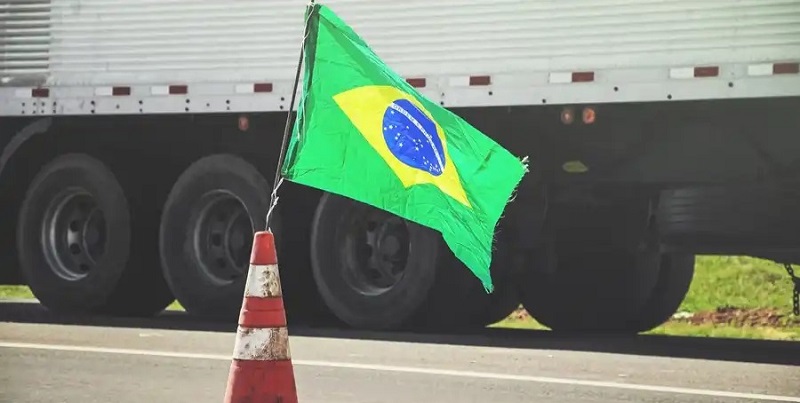 Manifestantes pró-Bolsonaro bloqueiam seis rodovias federais em Rondônia