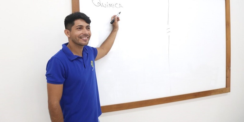 Professores do processo seletivo simplificado são convocados para entrega de documentos e assinatura de contrato