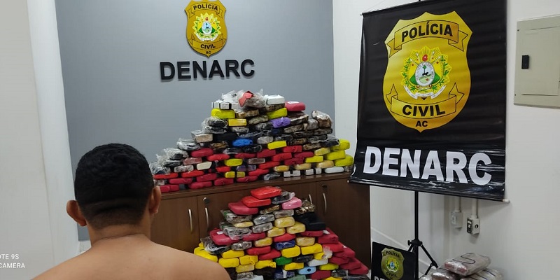 Em Rio Branco, homem é preso com 222 kg de droga escondida em residências