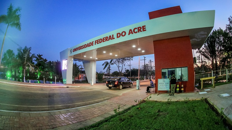 Ufac dispensa uso de máscara facial contra covid-19 no campus da instituição