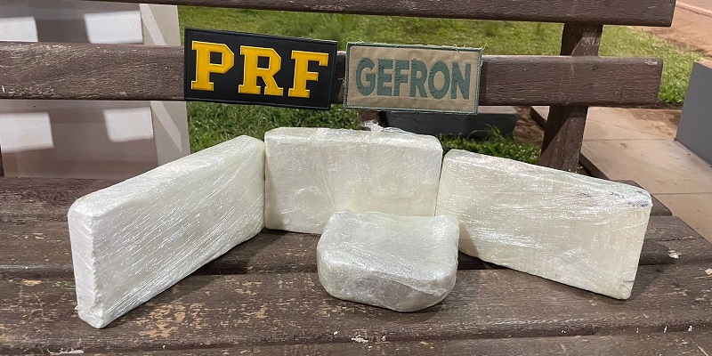 Homem é preso tentando sair do Acre para Rondônia com cocaína escondida em bagagem