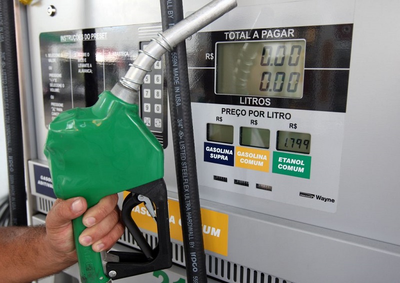 Litro da gasolina vai custar em média R$ 6 em Rio Branco após retomada de impostos