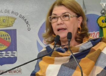 Com destino a Paraíba, vereadora de Rio Branco viaja para realizar curso de capacitação