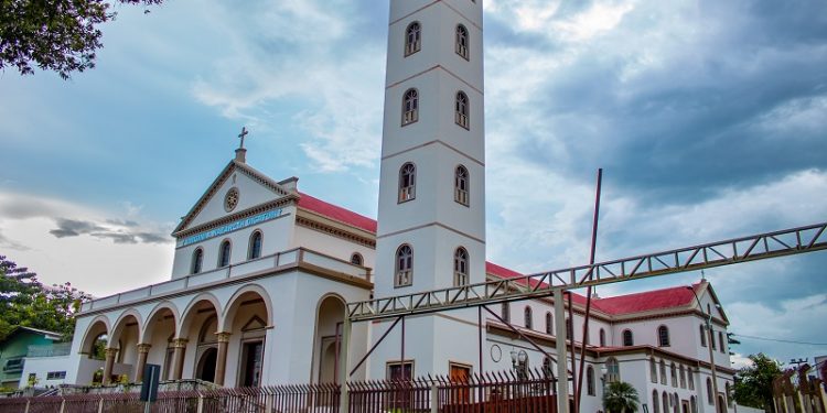 Diocese de Rio Branco se pronuncia após padre ser acusado de estupro
