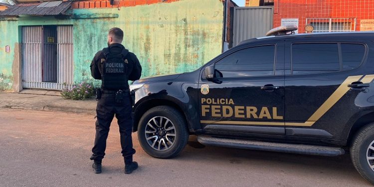 Operação policial cumpre 16 mandados judiciais contra integrantes de facção criminosa em Rio Branco