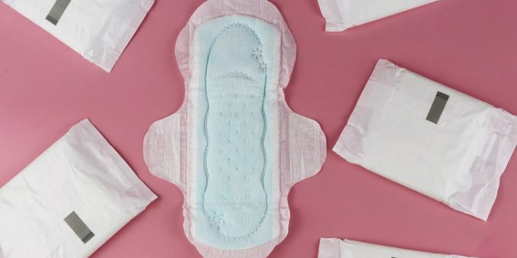 Escolas públicas do Acre irão distribuir absorventes gratuitos para estudantes