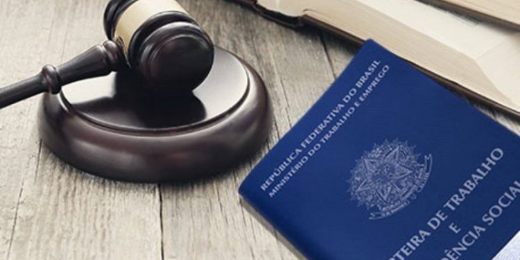 Posso contratar profissionais liberais por pessoa jurídica?