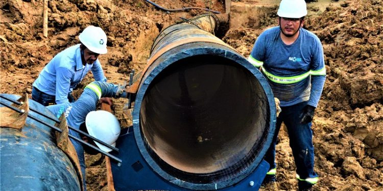 Após reparo de vazamento em adutora, abastecimento de água vai ser normalizado nesta semana em Rio Branco