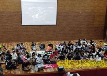 Após ato estudantil contra diminuição de bolsas, reitoria vai promover reunião plenária na próxima segunda-feira na Ufac