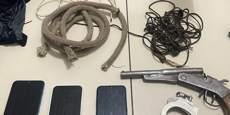 Em Rio Branco, quadrilha é presa após assaltar caminhonete e manter família refém em cativeiro