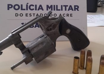 Homem se esconde em forro de casa após assaltar dois pedreiros em Rio Branco