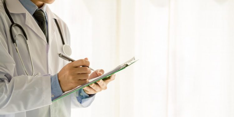 Homem é preso por exercício irregular da medicina e falsidade ideológica em Tarauacá