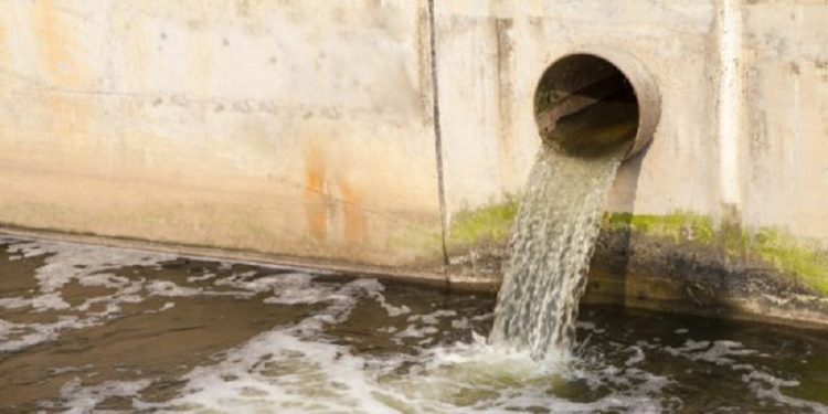 Mais da metade dos domicílios acreanos não possui rede de esgoto, segundo pesquisa do IBGE