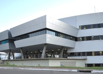 No Acre, homem que tentou matar ex-companheira em escola vai a júri popular