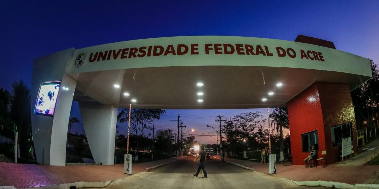 Ufac publica edital com 300 vagas para pós-graduação em Gestão Escolar
