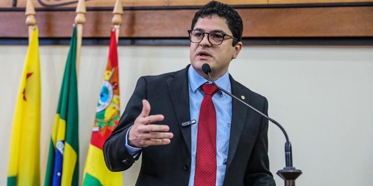 Deputado acreano apresenta proposta de lei que visa instalação de equipamento para gravação de áudio e vídeo no uniforme da PM