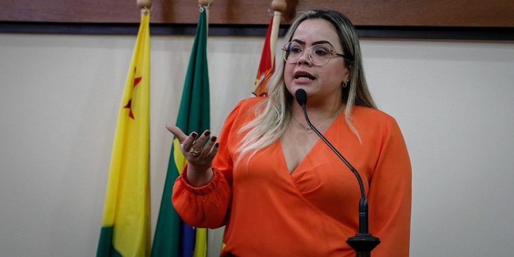 Após suposta acusação de ser chamada de “vendedora de ilusões”, Michelle Melo diz: “Chega de secretários acharem que mandam mais que deputados”