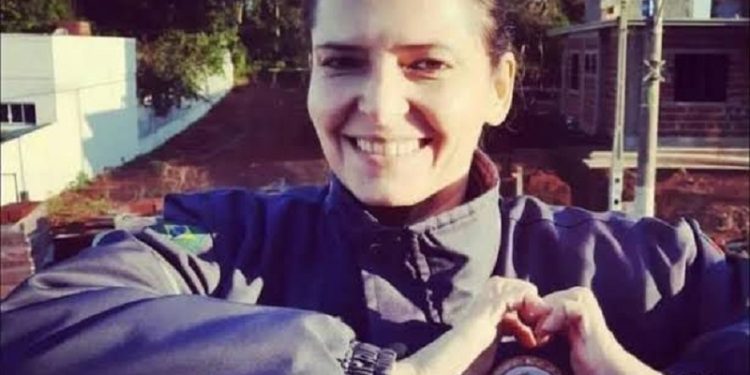 Socorrista morre ao cair de penhasco de 9 metros enquanto tentava salvar homem