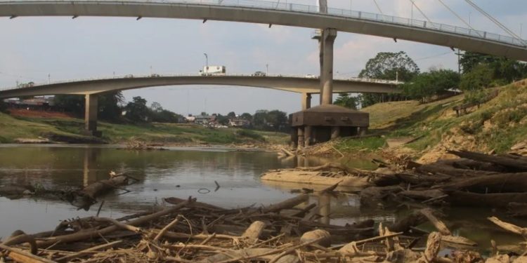 Seca do rio Acre pode agravar nos próximos meses devido temperaturas elevadas e queimadas