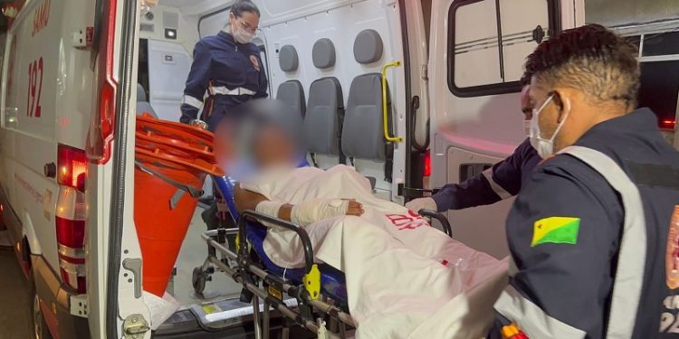 Homem passa atirando e acerta microempresário no bairro Ayrton Senna, em Rio Branco