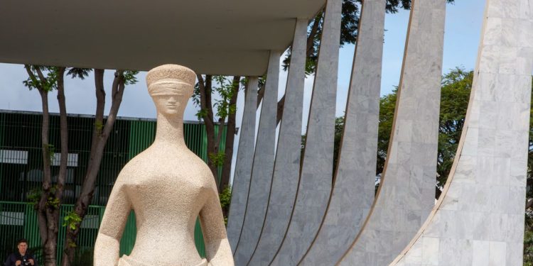 STF retoma julgamento que deve proibir uso da defesa da honra em casos de feminicídios