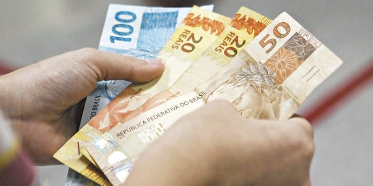 Governo do Acre antecipa pagamento de agosto para servidores; confira
