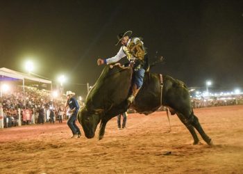 Abertura do rodeio da Expoacre 2023 agita sexta noite do evento; veja programação