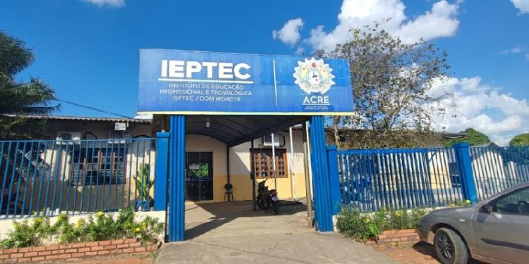 Ieptec prorroga inscrições de processo seletivo com vagas para professor-tutor no Acre