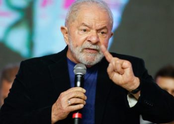 ‘Tiramos uma praga que tinha chegado a esse país’, diz Lula sobre Bolsonaro
