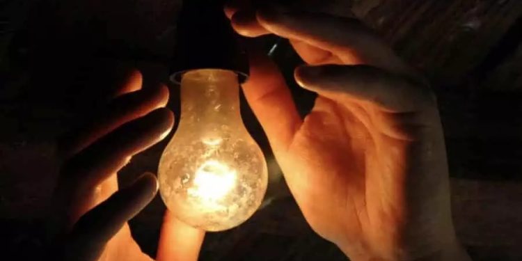 Energia retorna em determinadas áreas do Acre;  234 mil clientes são afetados