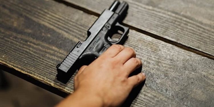 No Acre, projeto de lei pretende disciplinar porte de arma por policial fora do expediente