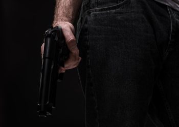 No Acre, homem ameaça policiais e médicos do Samu com facão e acaba morto pela PM