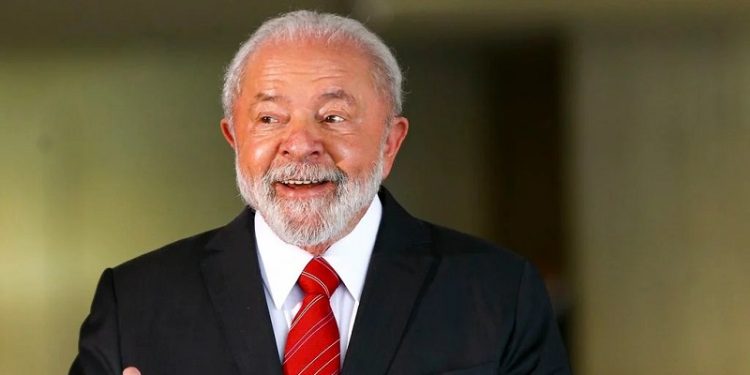 Lula sanciona reajuste do salário mínimo e aumento da faixa de isenção do IR nesta segunda-feira