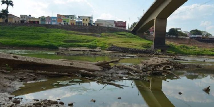 Rio Acre chega a 1,50 metro nesta quinta-feira e estado de emergência pode ser decretado