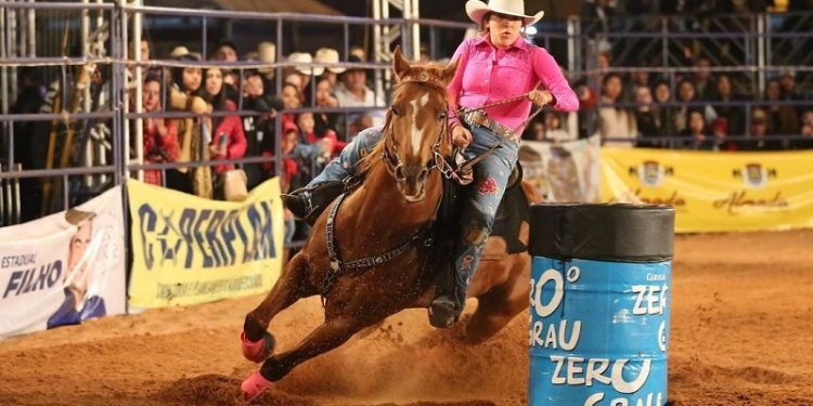 Com prova dos três tambores, veja programação da quarta noite da Expoacre 2023