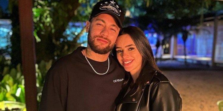 Neymar e Bruna Biancardi aparecem sem anel de compromisso após suposta nova traição do jogador