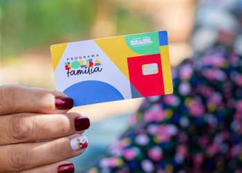 Três milhões de inscritos no Bolsa Família deixaram a pobreza em 2023, diz estudo