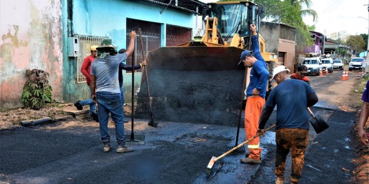 Com contrato milionário, empresa responsável por revitalizar ruas de Rio Branco abandona obras