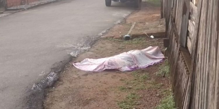 Homem é morto com 16 facadas após briga em bebedeira em Rio Branco