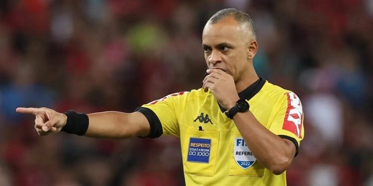 Árbitro que errou a favor do Corinthians é convocado para audiência pública no Senado