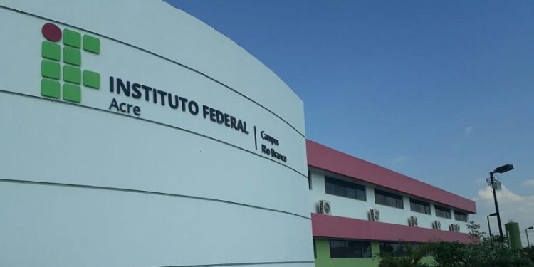 Estado e Ifac abrem inscrições para pós-graduação em educação de jovens e adultos; 100 vagas disponíveis