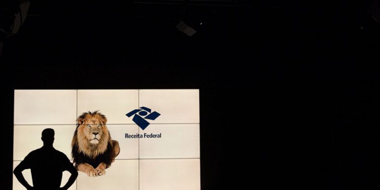 Receita paga nesta sexta-feira último lote de restituição do IR