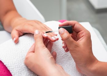 Manicure, lavador de automóveis, garçom: veja vagas de emprego disponíveis no Sine Acre