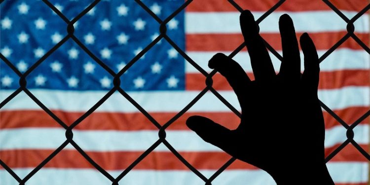 Taxistas são presos no Acre por suposta promoção de imigração ilegal