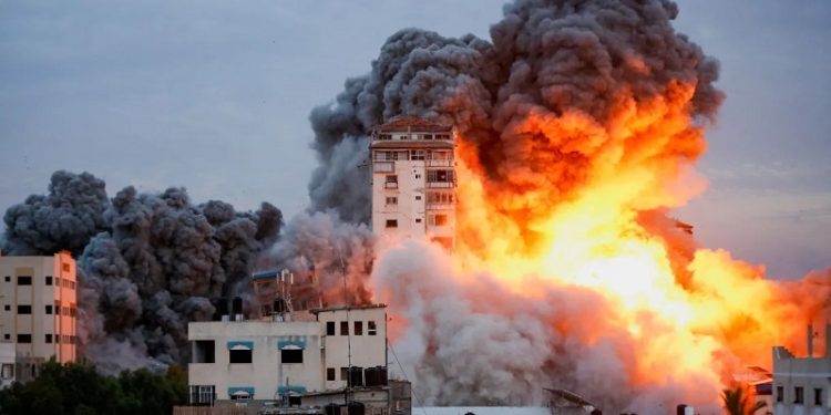 Ministro israelense diz que não haverá água, luz e combustível para Gaza até reféns serem libertados