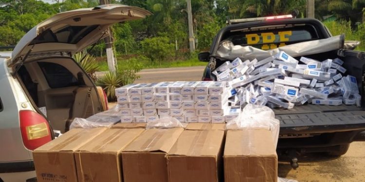 PRF apreende 15 mil maços de cigarros estrangeiros contrabandeados em Rio Branco