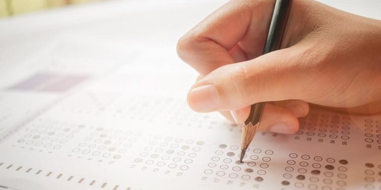 Concursos públicos têm salários de até R$ 32,2 mil e quase 5.000 vagas abertas