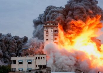 Após bombardeios intensos no fim de semana, guerra entre Israel e Hamas já tem mais de 6.000 mortos