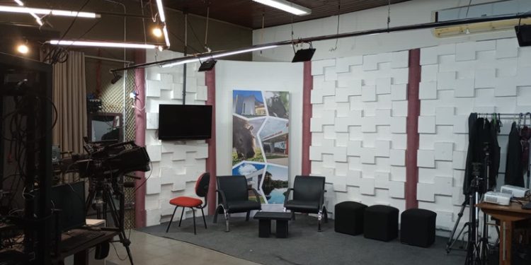 Com falta de equipamentos e segurança, alunos de jornalismo da Ufac denunciam descaso da reitoria